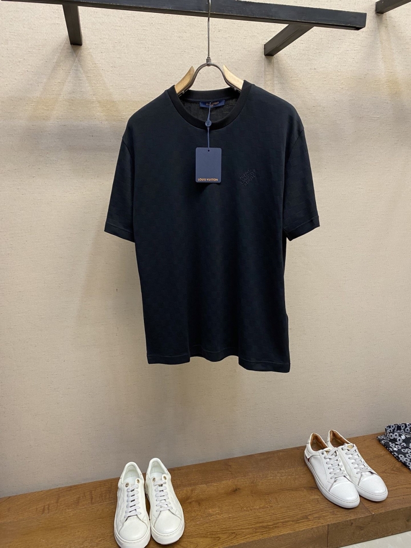 l0vis Vvtt0n shirt
